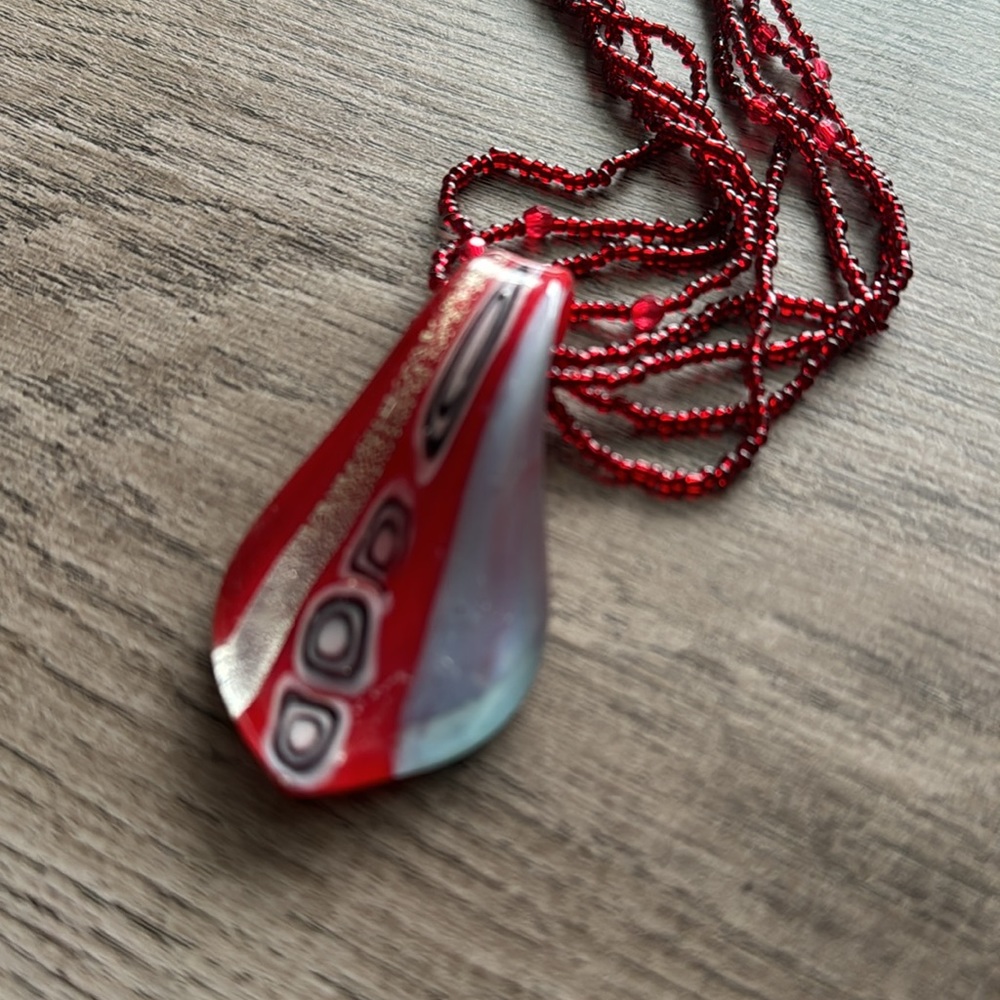 $6 bundled Artesian Collection Art Fire-Blown Glass Pendant Beaded Necklace RED